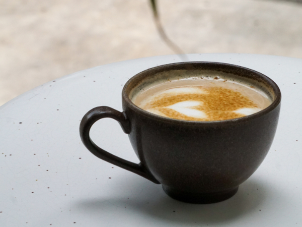 Ly latte làm từ bã cà phê