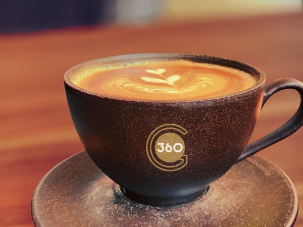 Sử dụng ly latte làm từ bã cà phê làm quà tặng doanh nghiệp